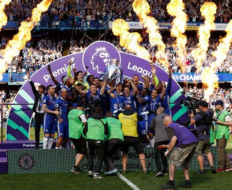 Chelsea Lift Premier League Trophy After Winning Title Daily Star