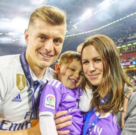 Er zijn soorten zoals het kroos vlindertje (cataclysta lemnata). Photos Of Real Madrid Players With Their Children