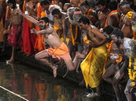 Nashik Thousands Take Holy Dip In Kumbh Melas First Shahi Snan Hindustan Times