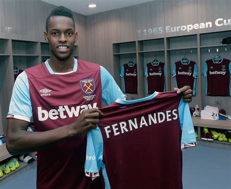 West Ham Transfer News Hammers Unveil New Signing Edimilson Fernandes Daily Star