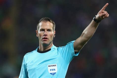 That chance had come about after sterling took a tumble under pressure from joakim maehle, with match referee danny makkelie deciding he had been tripped and var backing his ruling. Italian Media Analyse Referee Danny Makkelie's Performance ...