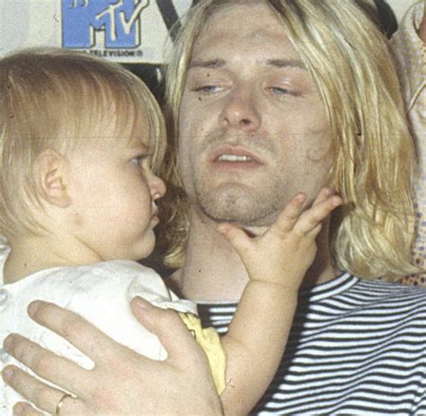 Kurt cobain, legendary lead singer, guitarist and songwriter of nirvana, the flagship band of generation x, remains an object of reverence and fascination for music fans around the world. Chanel-Reklame: Cobains Tochter soll Lagerfeld-Model ...