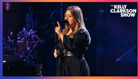 Watch The Kelly Clarkson Show Official Website Highlight Kelly Clarkson Performs Maybe