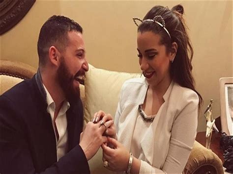 أحدثت ابنة الفنان المصري، شريف منير، حالة من الجدل بين متابعيها على مواقع التواصل الاجتماعي، بعد حذفها لصورها مع زوجها الممثل، محمود حجازي، على إنستغرام. شريف منير يعلق على فسخ خطوبة ابنته من الممثل محمود حجازي ...