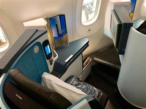 Review KLM Boeing World Business Class Upon Boarding