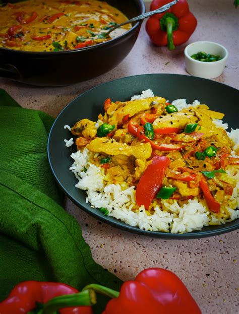 Paprika Hähnchen Curry mit Kokosmilch