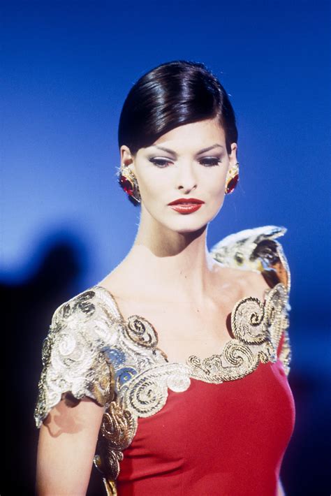 Linda Evangelista Gianfranco Ferre Runway Show Fw 1992 Linda