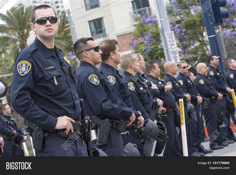 San Diego Usa May 27 2016 San Diego Police Officers Stand On Watch