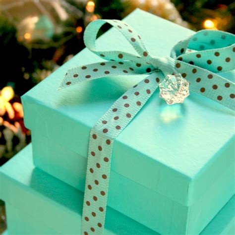 Need gift wrapping ideas for presents without boxes? Gift Wrapping Project - Lining gift boxes with Tissue and Ribbon - Jane Means