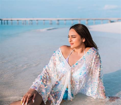 Sonakshi Sinha Hot Look In Maldives Photo Viral On Social Media