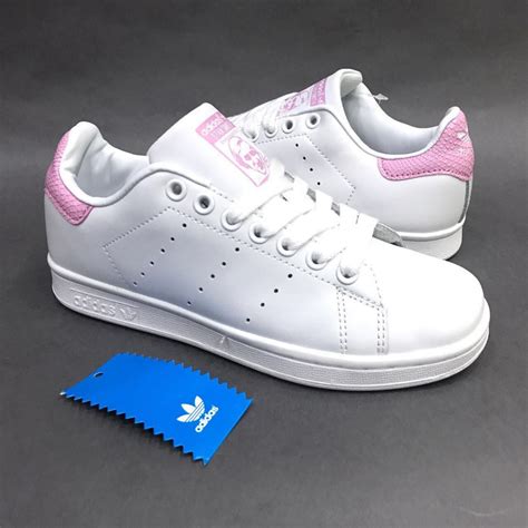 Created in 1971 for tennis star stan smith, this clean cut men's shoe has stood the test of time. Tenis adidas Stan Smith Para Mujer - $ 149.900 en Mercado ...