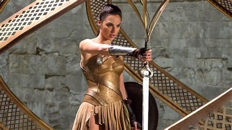 Wonder Woman Gets Her Sword In New Movie Photo Geekshizzle