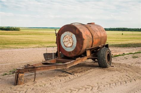 Premium Photo Barrel Trailer With Water On The Field