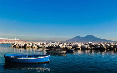 Tues, weds, thurs & sun. "Napoli? Da viverci, assaggiandola poco a poco come si ...