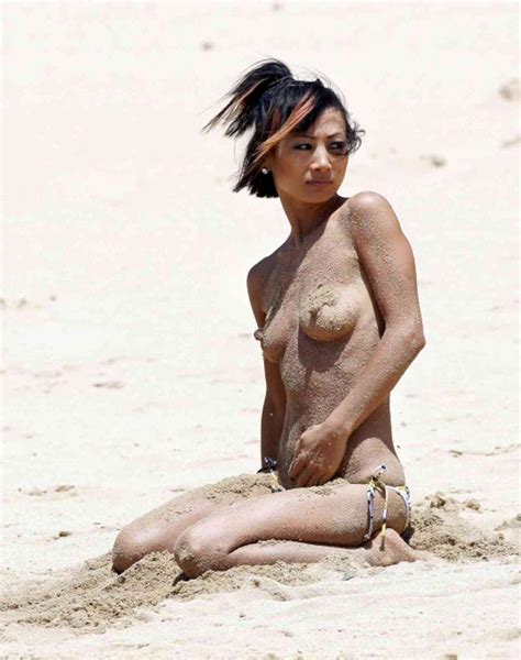 Watch Online Latest Actress Bai Ling Flashes Her Nipples On The Beach In Hawaii Leaked Video