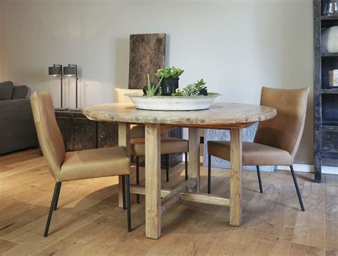 Design salontafel van hoogglans of een glazen salontafel kopen? ronde tafel (met 4 bijhorende stoelen) tweedehands