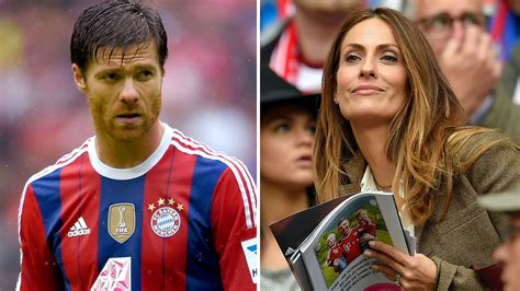 Fc Bayern M Nchen Xabi Alonso Berzeugt Erneut Ehefrau Auf Der Trib Ne