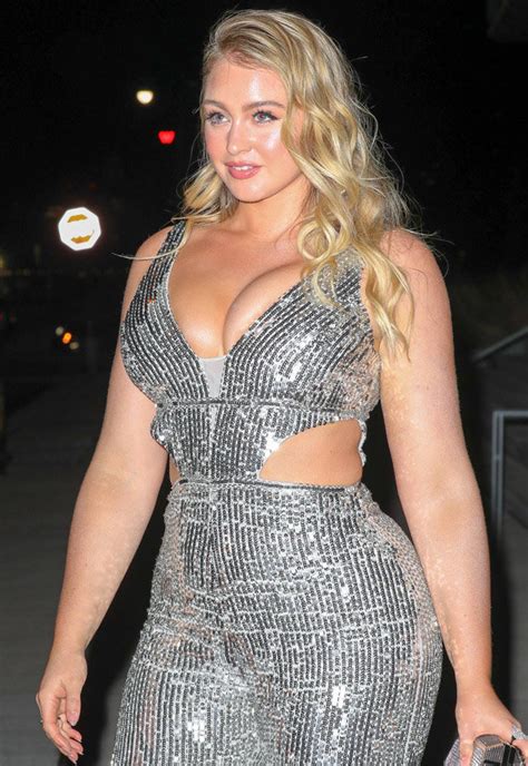 Grammys Iskra Lawrence Dazzles In Bulging Boob Display Daily Star