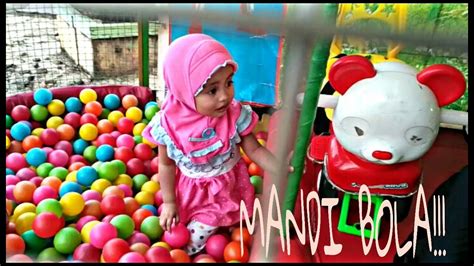 Ada yang bisa digunakan di wastafel dan ada juga bak mandi vinil yang bisa dilipat.kali ini, kami akan memberikan tips untuk memilih bak mandi bayi secara. Mandi bola dan main balon |Tc#31| - YouTube