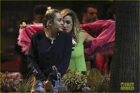 Miley Cyrus Grabs Low Key Dinner With Gal Pal Photo 842022 Photo Gallery Just Jared Jr