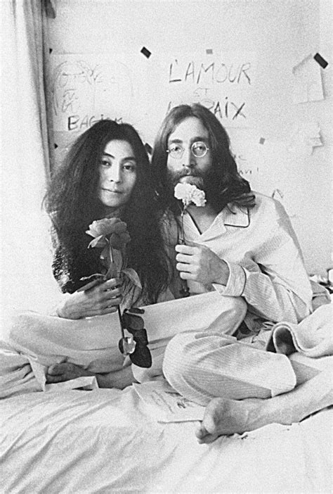 This is where john lennon first met yoko ono. Yoko Ono produzirá filme sobre seu relacionamento com John ...