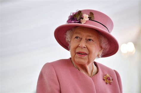 Queen Elizabeth Makes Public Appearance After Seven Months Nhau News