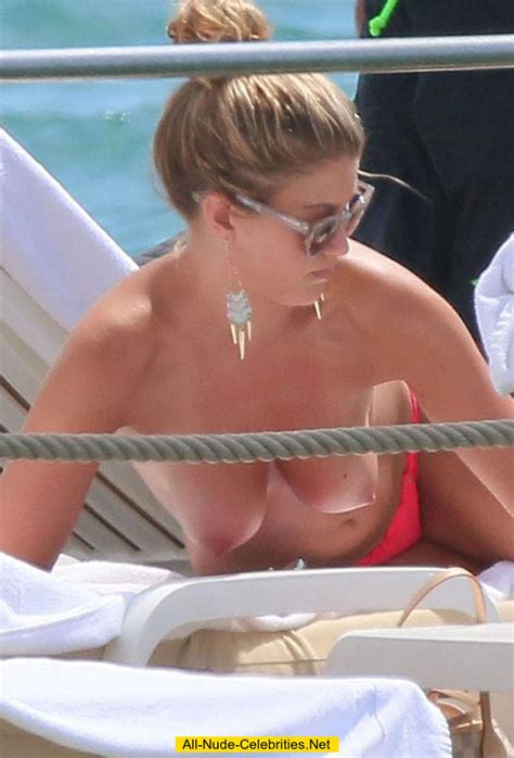 Female Celebrities Caught Nude Sunbathing Datawav
