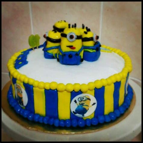 The scene of three little minions blowing the candle is just too adorable. Minions Cakes