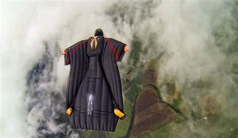 How To Wingsuit And How Wingsuits Work Skydive Ramblers