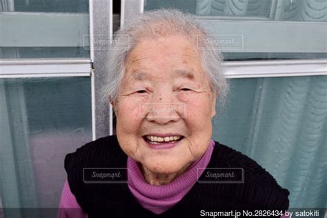 自慢のおばあちゃんの写真・画像素材[2826434] snapmart（スナップマート）