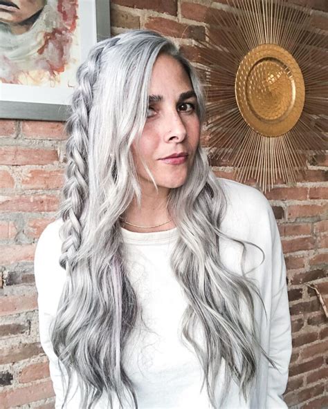 Gorgeous Gray Hair Styles To Try While Transitioning To Gray Hair