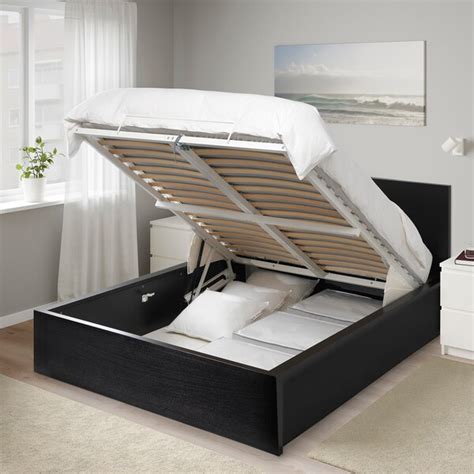 I contenitori per letto ti permettono di sfruttare uno spazio normalmente inutilizzato. MALM Struttura letto con contenitore, marrone-nero ...