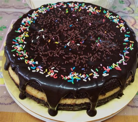 Untuk deko kek ini, saya menggunakan kek coklat moist, cream. Tempahan Kek (Red Velvet Cake, Kek Coklat, Kek Coklat ...