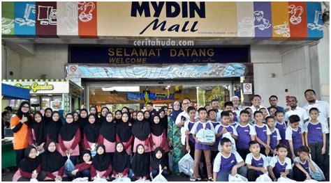Located around 4 kilometers to the south of kuala terengganu is kraftangan malaysia which sells high end handicrafts. Program Komuniti McDonalds : Shopping Raya Untuk Anak ...