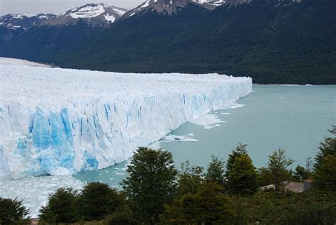 הקרחון השחור הוא אטרקציה מרשימה המצויה בארגנטינה בסמוך לעיר ברילוצ'ה על רכס הרי האנדים בסמוך לגבולה המערבי של ארגנטינה עם צ'ילה. ארגנטינה - מידע, טיפים ותמונות