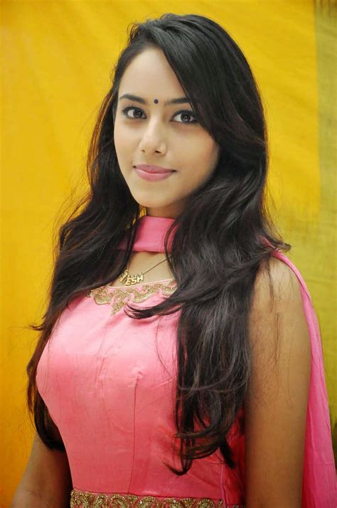 Tamil Actress Vinitha Latest Cute Stills Photo Shoot Gallery Actress Hot Pics Wallpapers