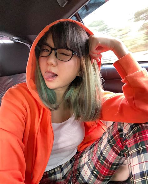 Hal tersebut diungkapkannya melalui unggahan media sosial instagram pribadinya. Pin oleh Joe Guono di Sarah Viloid | Wanita cantik, Gadis ...