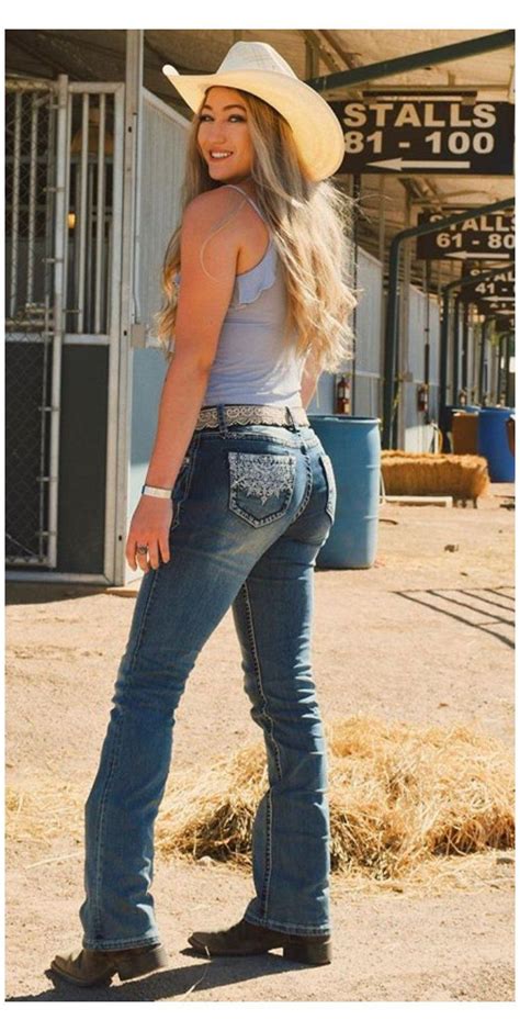 Womens Denim Jeans Outfit With Boots And Cowgirl Hat Cowgirl Jeans