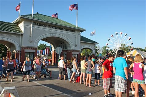 Il dept of ag tent. 2010 Illinois State Fair Twilight Parade | The crowd ...