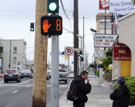 New Crosswalk Countdown Lights Tell Pedestrians When The Red Lights