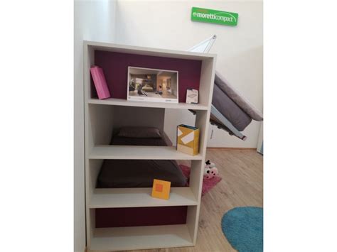 Il letto a castello rene è realizzato in pino massiccio, due letti e tanto spazio per rilassarsi. Letto Letto castello Moretti compact SCONTATO a PREZZI OUTLET