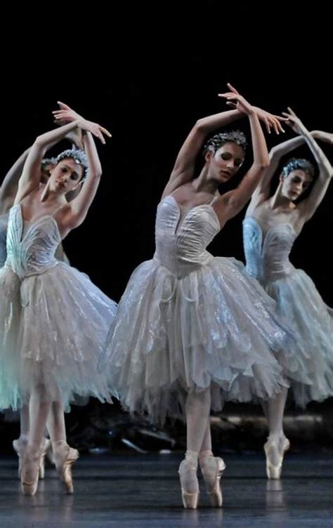 The Royal Ballet Swan Lake De The Ballet Blog Ballet Beautiful