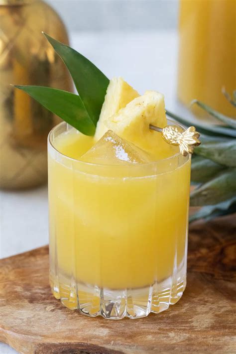 How To Make The Perfect Pineapple Crush Cocktail Story Sugar And Charm
