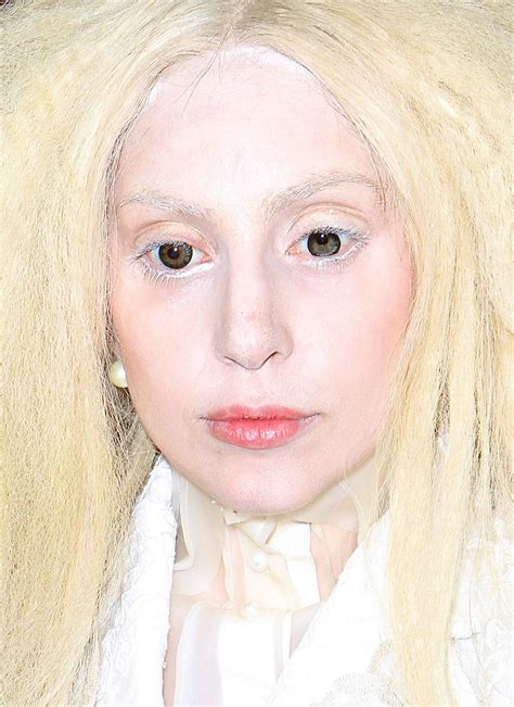 Paparazzi erwischen lady gaga in einem super intimen moment am strand von mexiko: Lady Gaga Ungeschminkt / Lady Gaga Ungeschminkt In Versace ...
