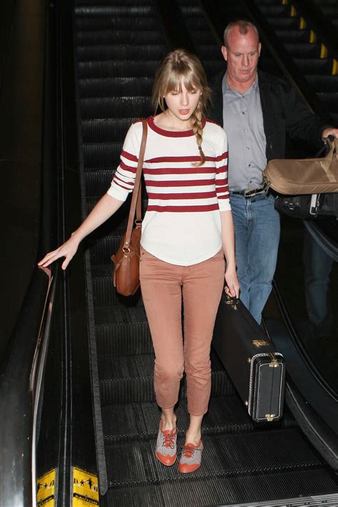 Taylor Swift Without Makeup At Lax Airport In Los Angeles Hawtcelebs