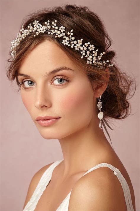 Stupendously Chic Bridal Hair Accessories For Perfect