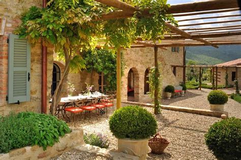 Velvet And Linen Italian Farmhouse Tuscan Courtyard Italian Patio