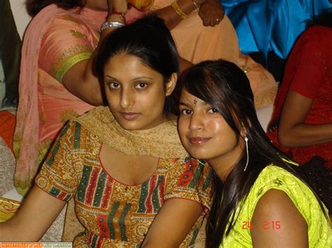 Desi House Wifes And Teenage Girls In Party Pictures Hot