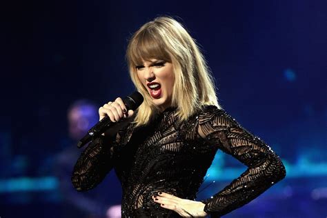 Taylor Swift Performing At The Cfb National Championship Makes Sense
