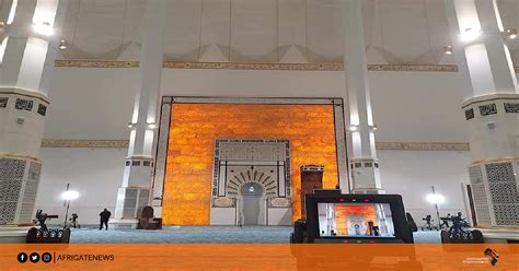 رفع أول الآذان في ثالث أكبر مسجد في العالم بمناسبة المولد النبوي